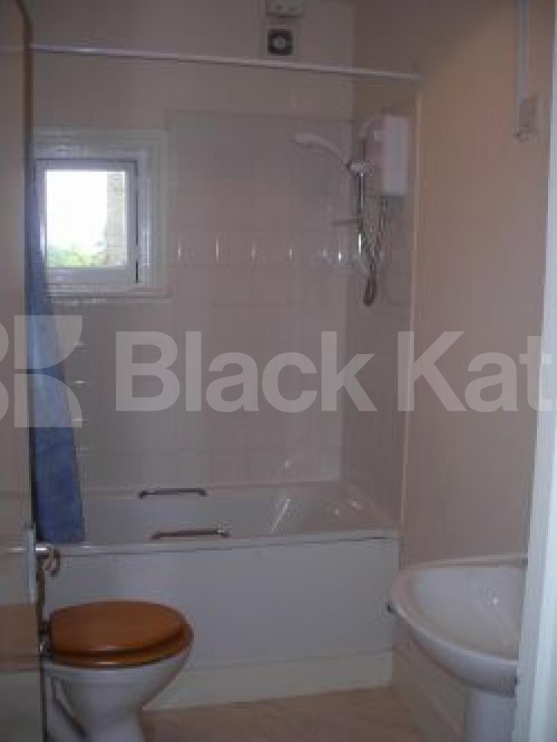 			1 Bedroom, 1 bath, 1 reception Flat			 Camden Road, CALEDONIAN ROAD N7